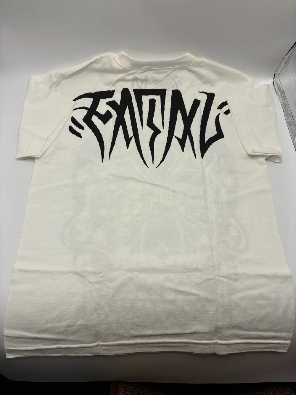 Youth White Graphic Skull T-Shirt 36” chest 24” Length